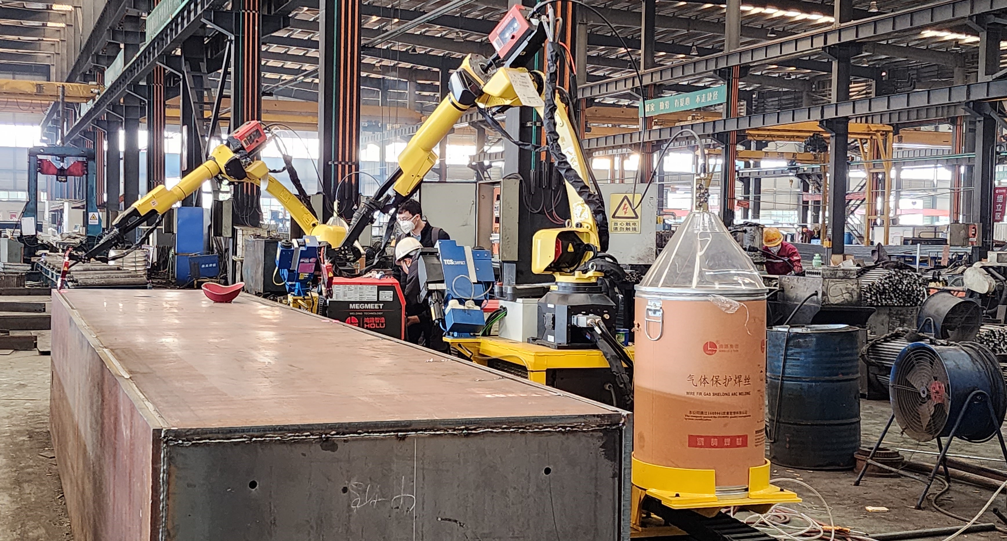 麥格米特DEX2 500MPR焊機應用于鴻路鋼構焊接現場.png