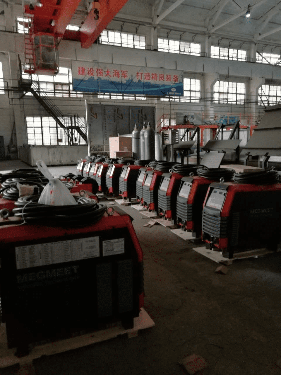麥格米特焊機應用于船舶行業(yè)-武船重工焊接現(xiàn)場.png